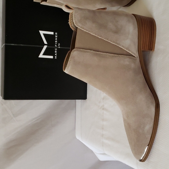 EUC Marc Fisher Yale Chelsea Boot size 8 M - Picture 3 of 16